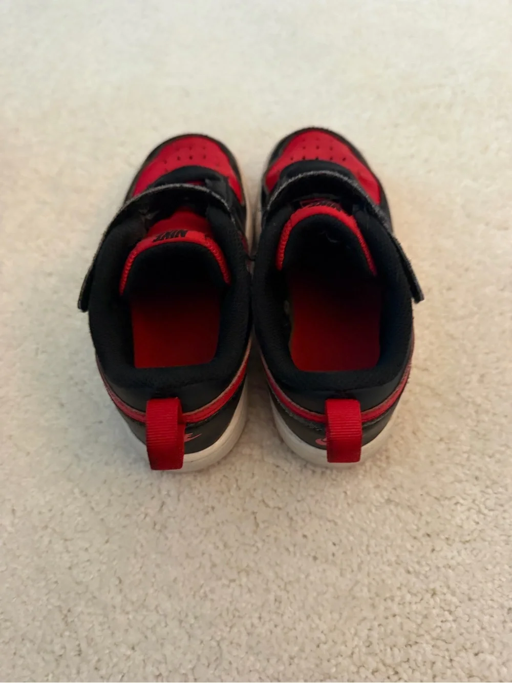 Nike Kids Black and Red Low-Top Sneakers